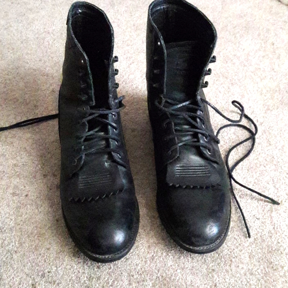 ARIAT boots size 8 and 1/2